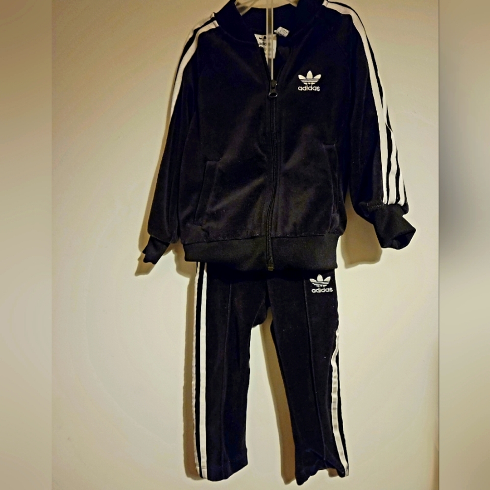 Toddler Adidas Track Suit -Black, unisex. The top and bottom. 2t